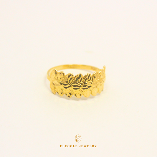 Shiny Leaf Gold Ring