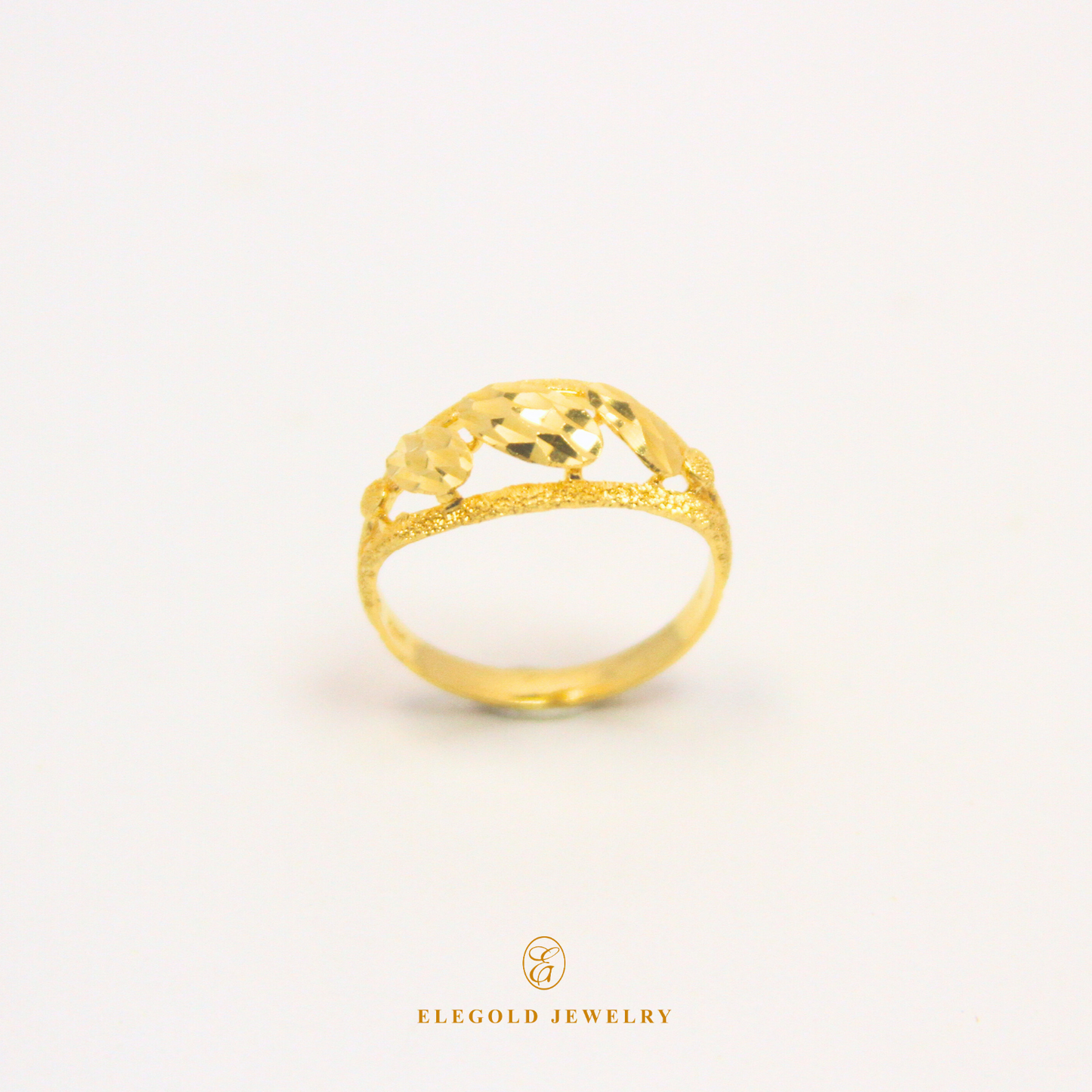 Oval Dia Cut Gold Ring