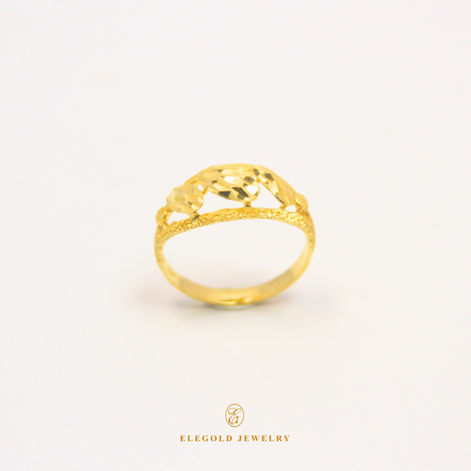 Oval Dia Cut Gold Ring