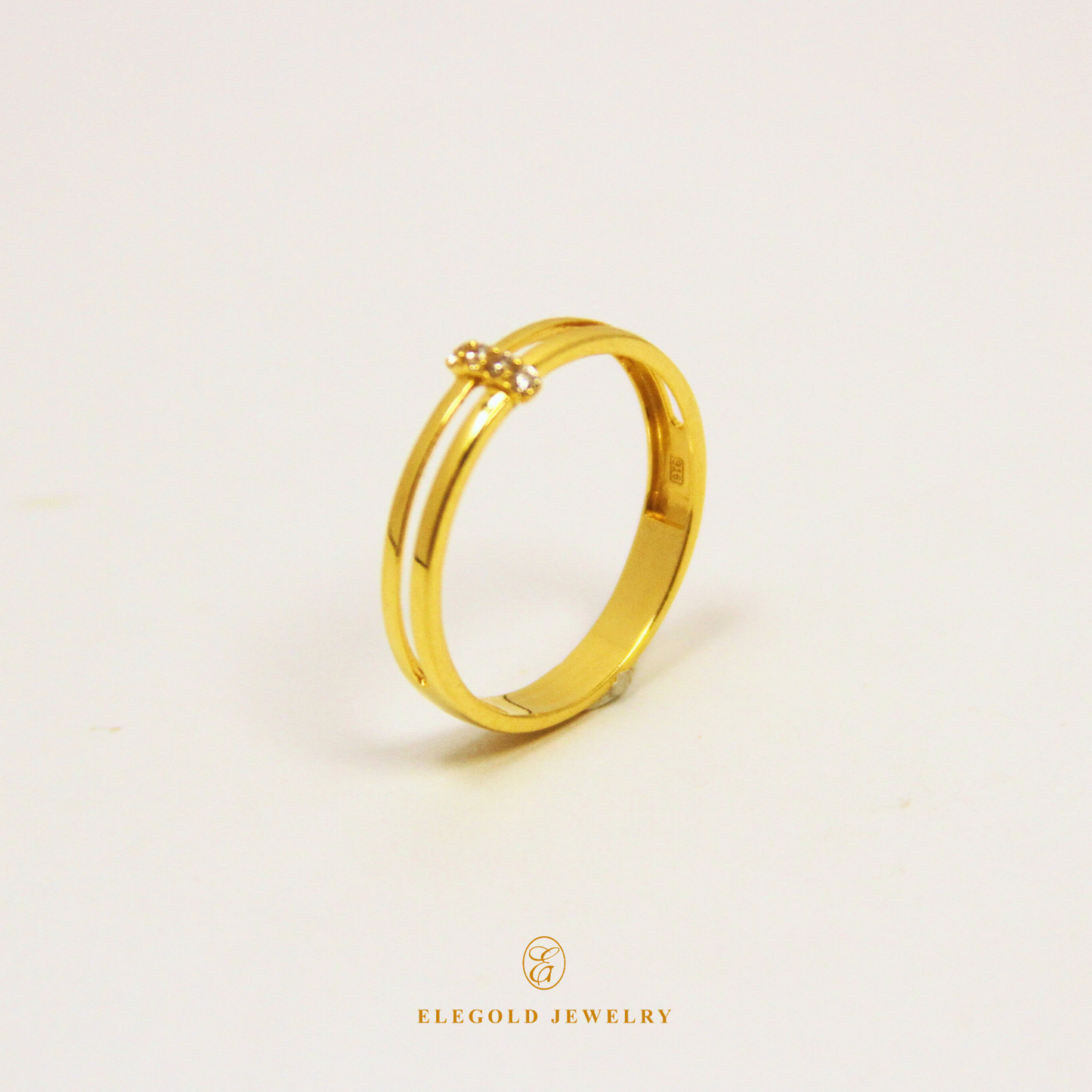 Minimal Simple Gold Ring + Stone