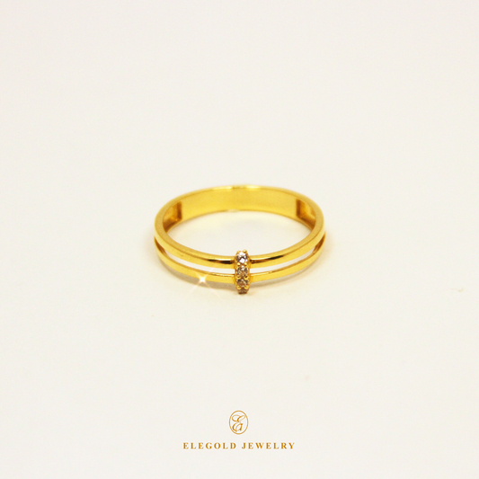 Minimal Simple Gold Ring + Stone
