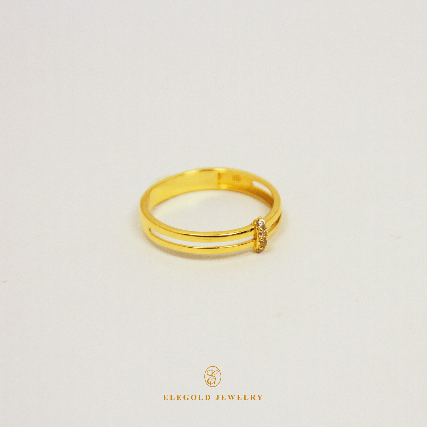 Minimal Simple Gold Ring + Stone